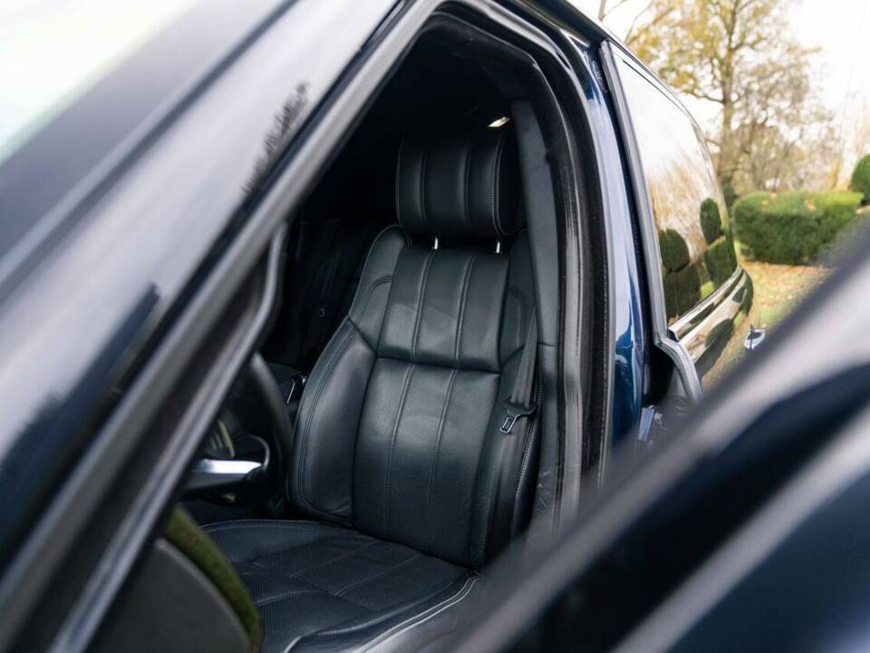 Image 32/38 of Land Rover Range Rover V8 SV Autobiography (2016)