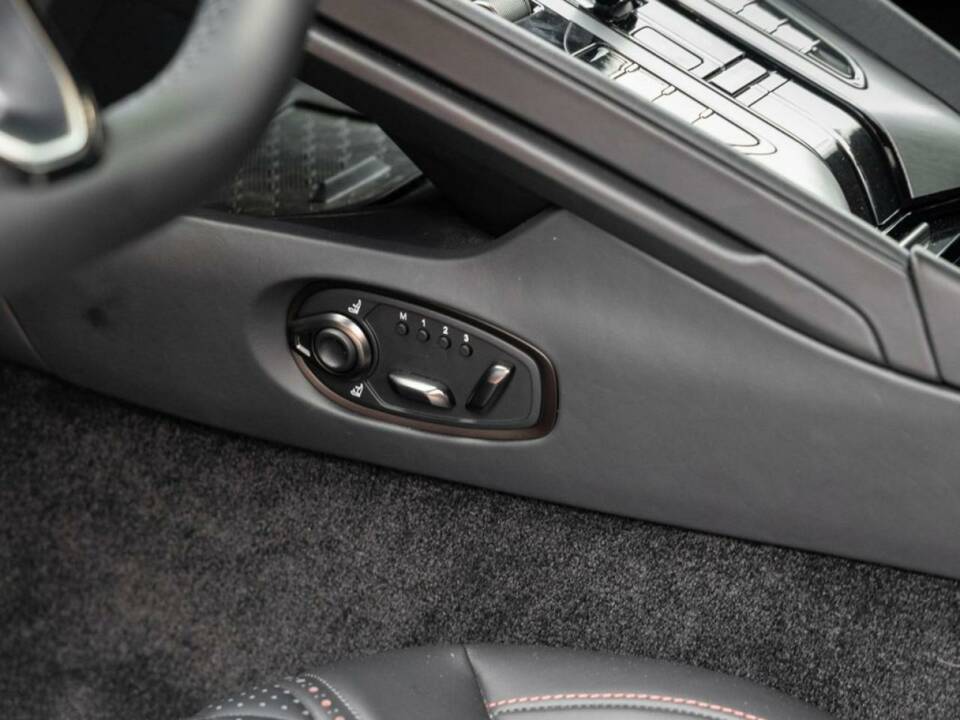 Bild 9/16 von Aston Martin DB12 (2023)