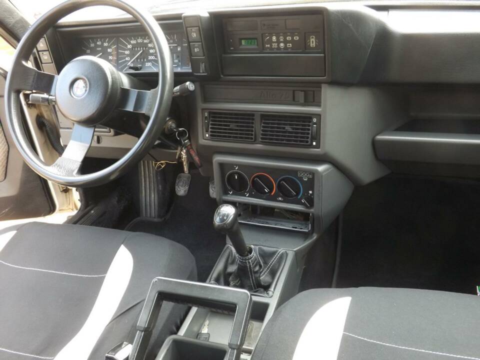 Image 14/50 of Alfa Romeo 75 2.0 (1986)