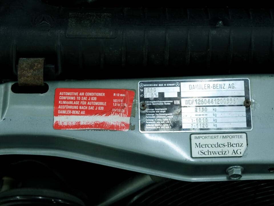 Image 26/50 of Mercedes-Benz 500 SEC (1982)