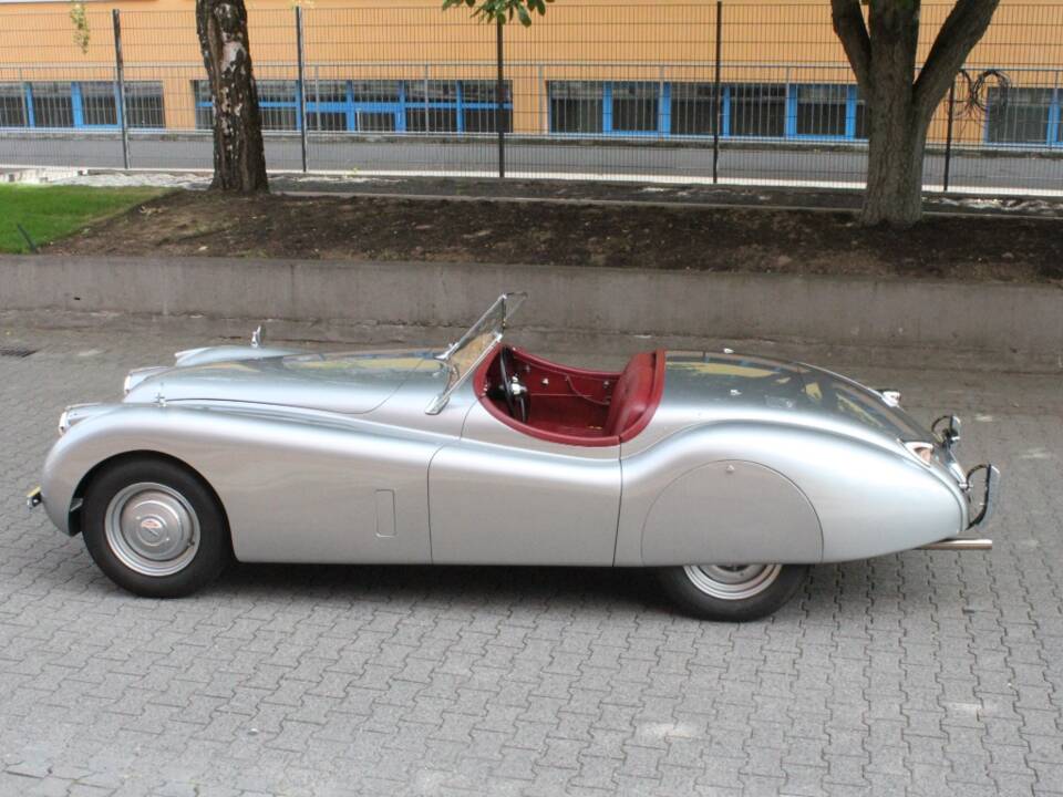 Image 4/18 de Jaguar XK 120 OTS (1954)