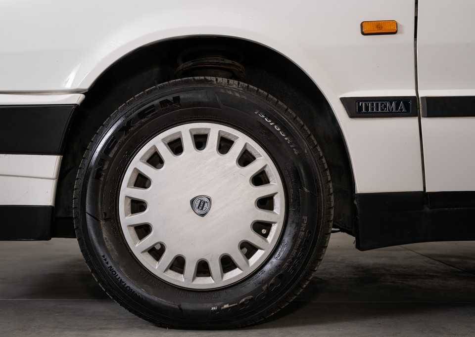 Imagen 12/28 de Lancia Thema Station Wagon 16V (1991)