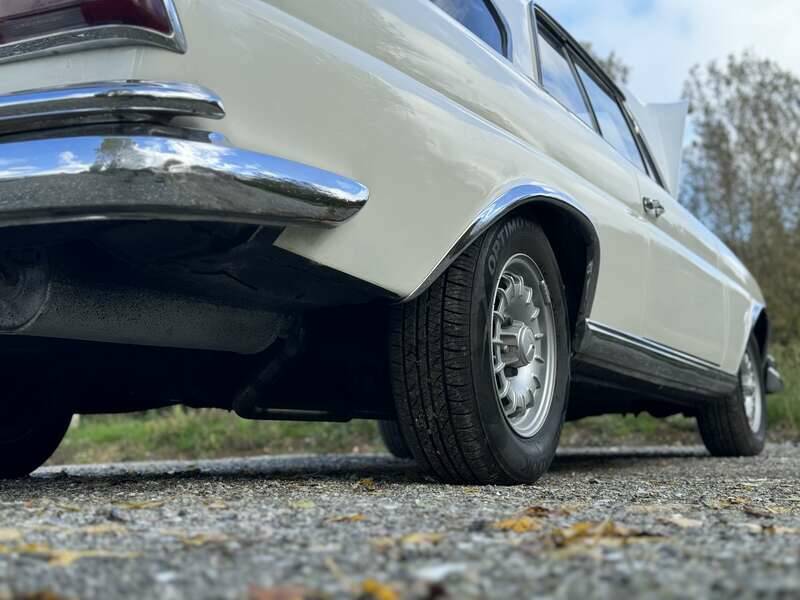 Image 19/50 of Mercedes-Benz 220 SE b (1963)