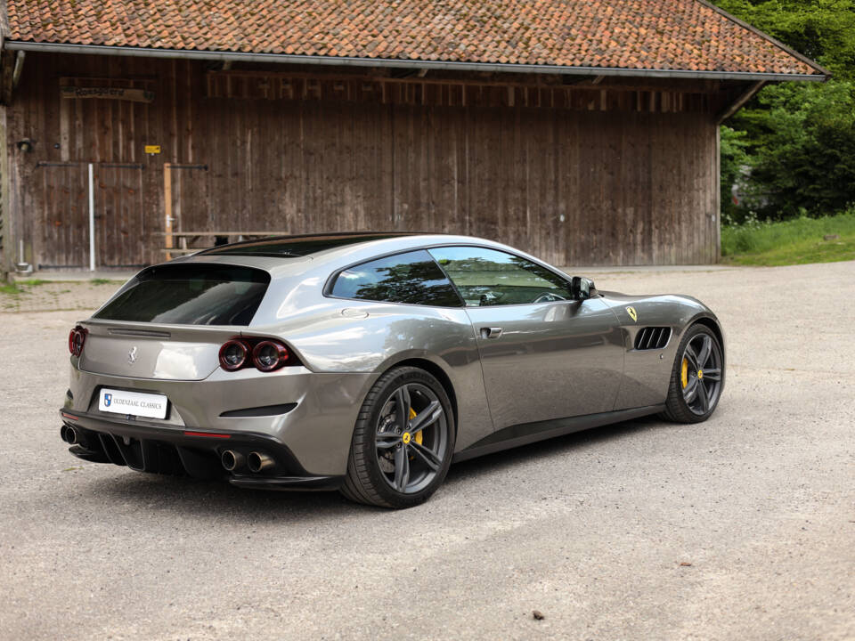 Immagine 2/61 di Ferrari GTC4Lusso (2017)