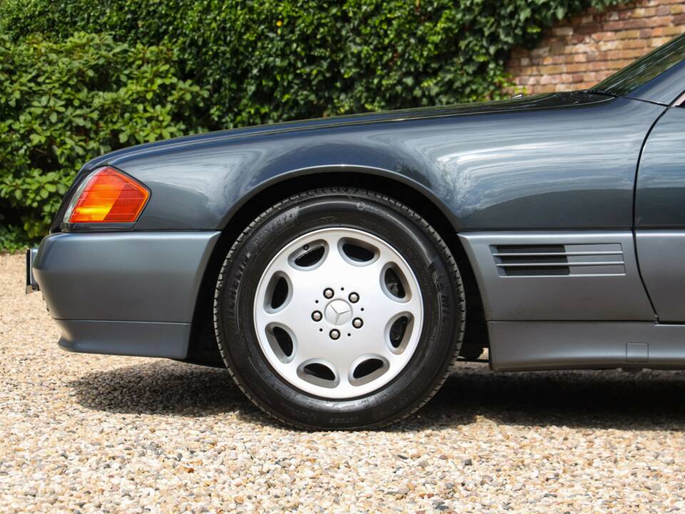 Image 20/50 of Mercedes-Benz 500 SL (1992)