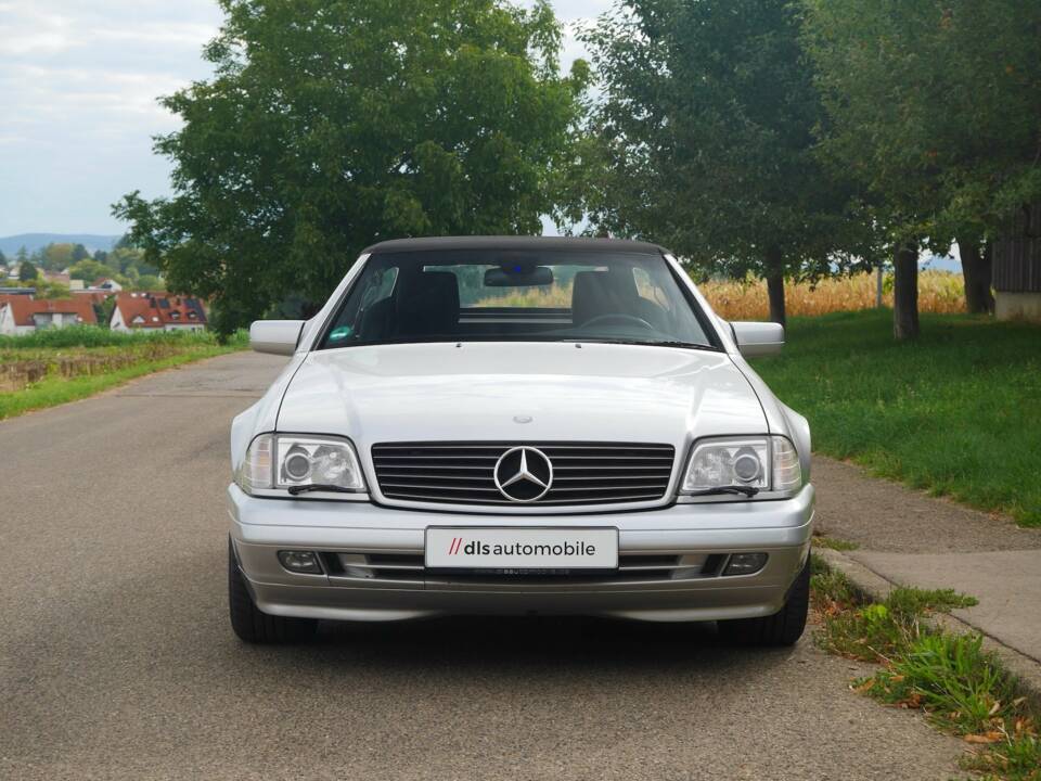 Image 3/50 of Mercedes-Benz SL 500 (1900)