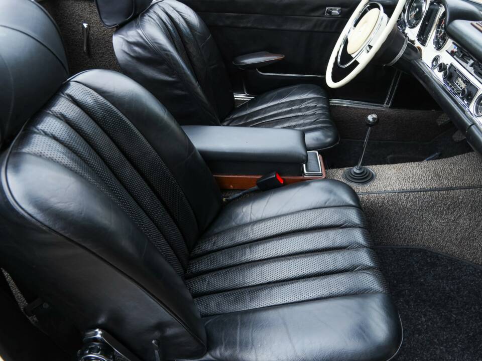Image 42/50 de Mercedes-Benz 280 SL (1971)