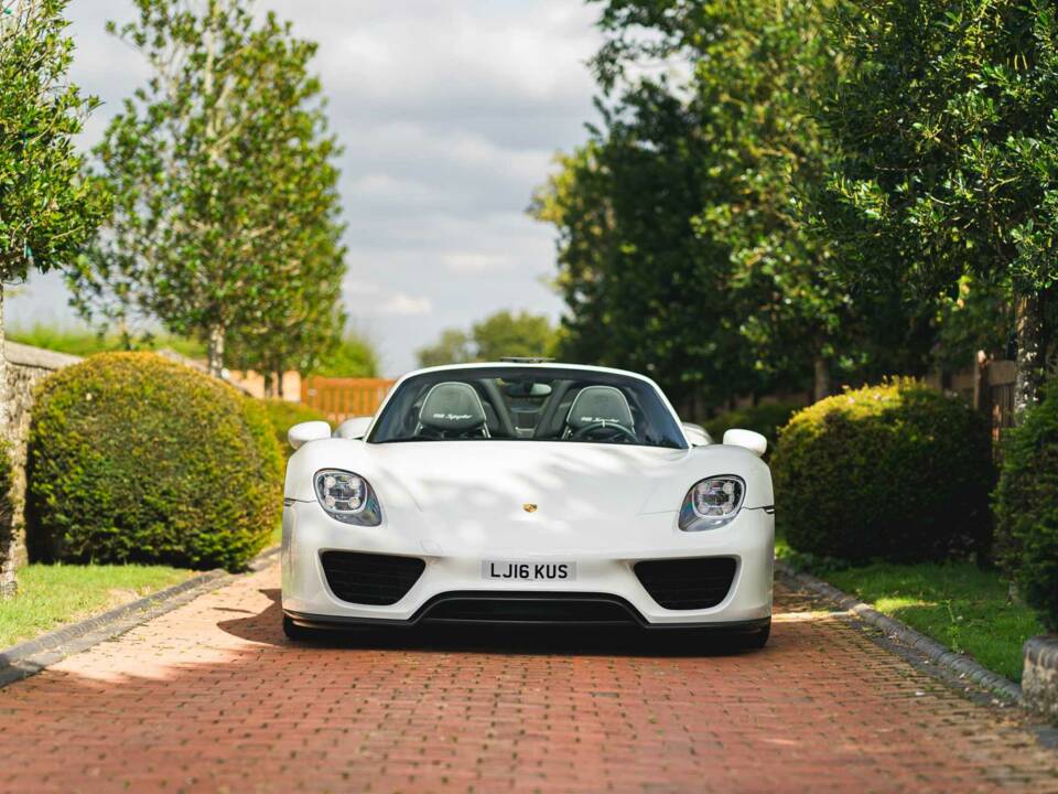 Image 2/24 of Porsche 918 Spyder (2015)