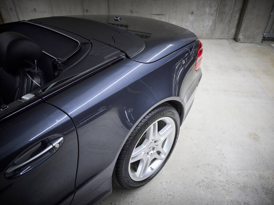 Image 35/99 de Mercedes-Benz SL 550 (2007)