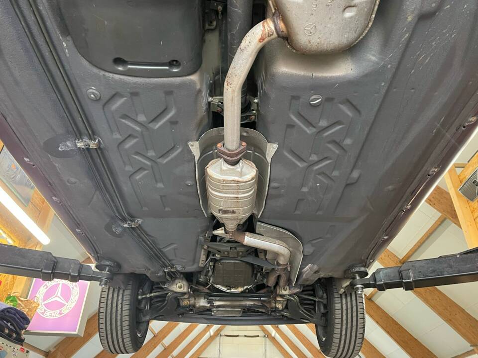 Imagen 64/69 de Mercedes-Benz 190 E 1.8 (1991)