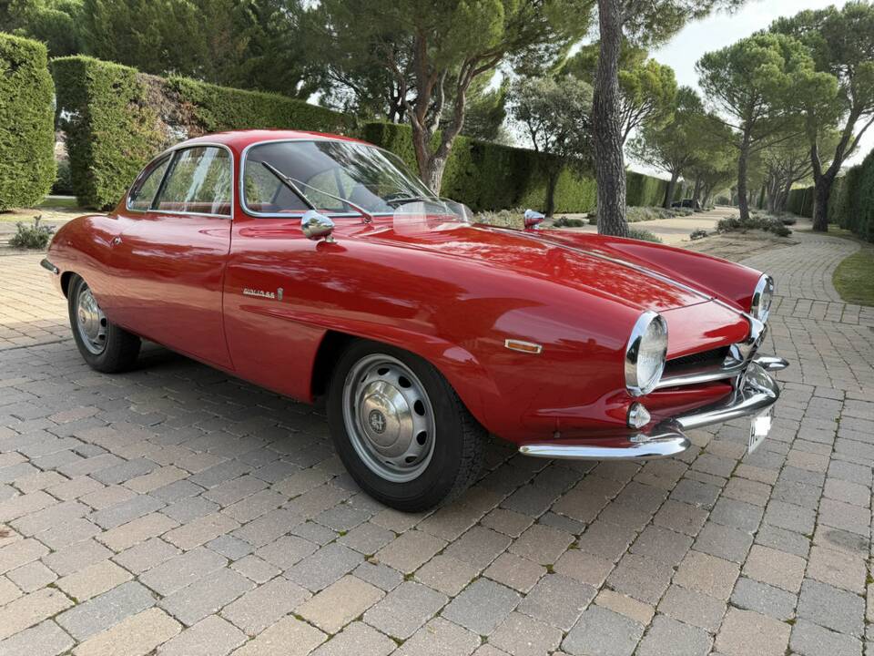 Image 3/8 of Alfa Romeo Giulia Sprint Speciale (1964)