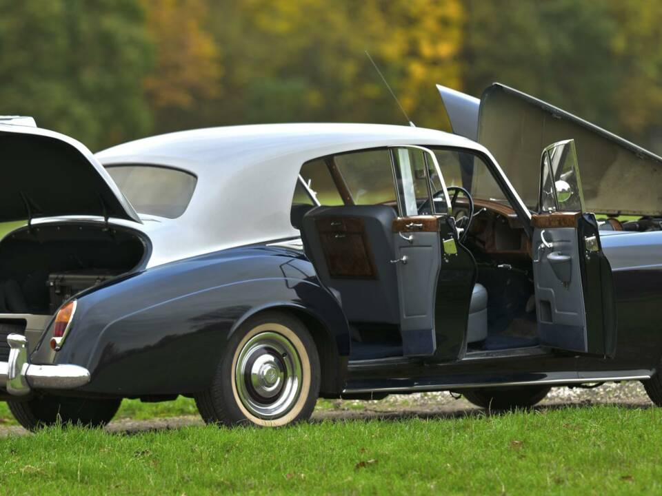 Image 22/50 of Rolls-Royce Silver Cloud I (1958)