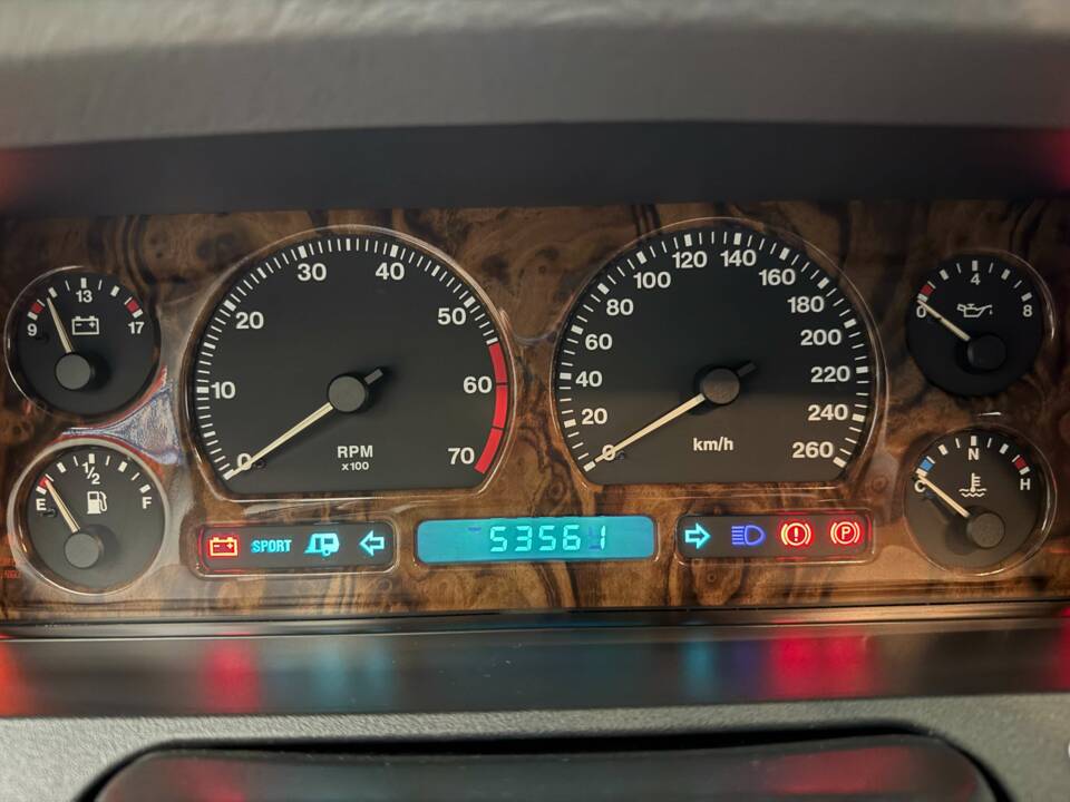 Image 13/18 of Jaguar XJ 6 4.0 (1990)