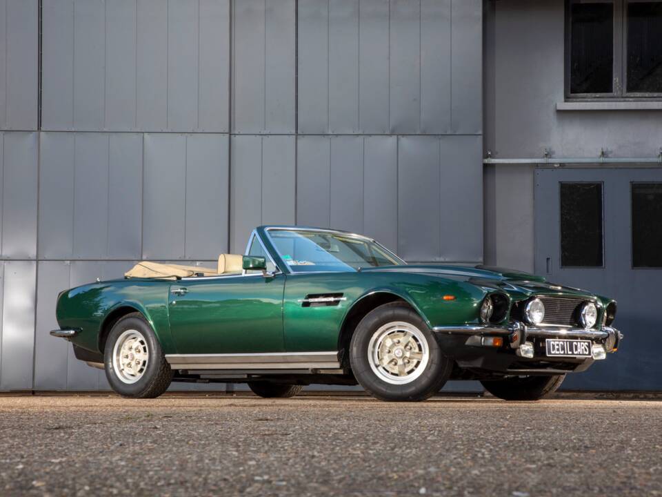 Image 6/20 of Aston Martin V8 (1981)