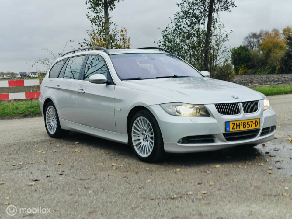 Image 7/32 of BMW 330xi Touring (2005)