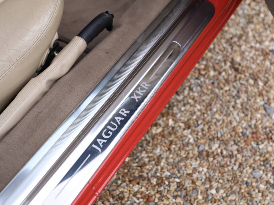 Image 50/50 de Jaguar XKR (2000)