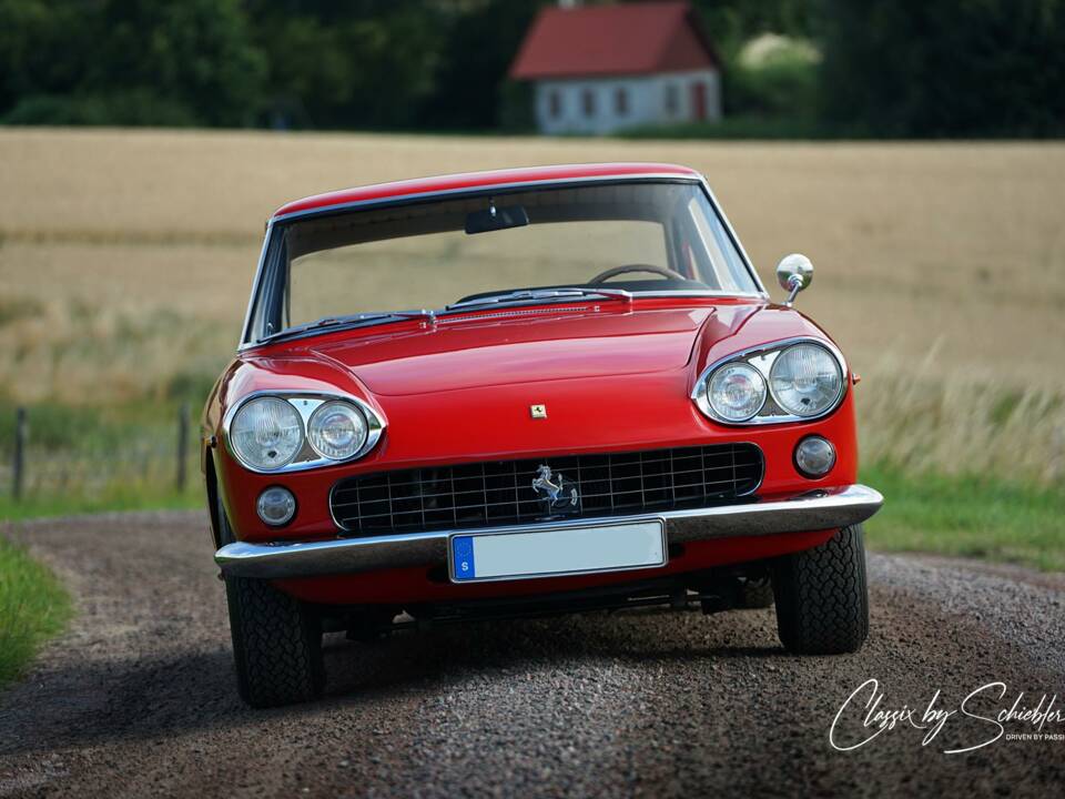 Bild 19/29 von Ferrari 330 GT 2+2 (1964)
