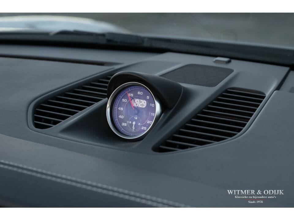 Image 20/38 of Porsche 911 Carrera GTS (2017)