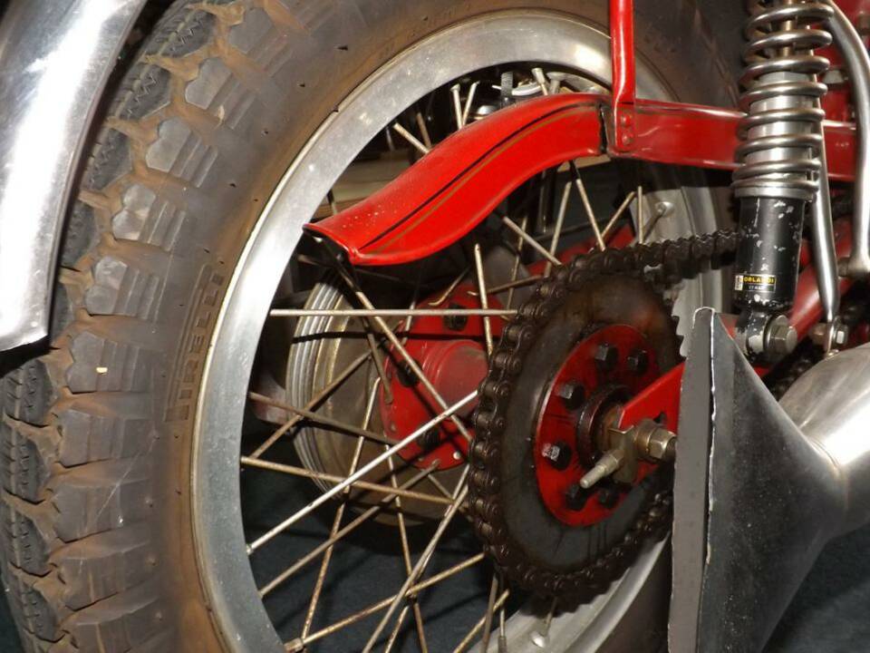 Immagine 6/35 di Moto Guzzi Falcone Turismo (1973)
