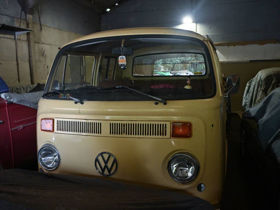 Image 12/23 of Volkswagen T2b Pickup Double Cabin (1978)