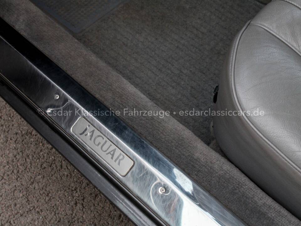 Immagine 40/46 di Jaguar XJ 12 (1986)