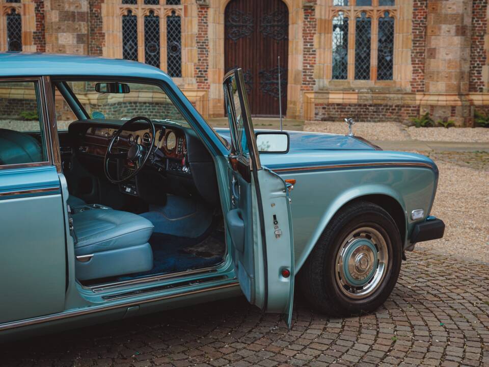 Image 20/42 of Rolls-Royce Silver Shadow II (1977)
