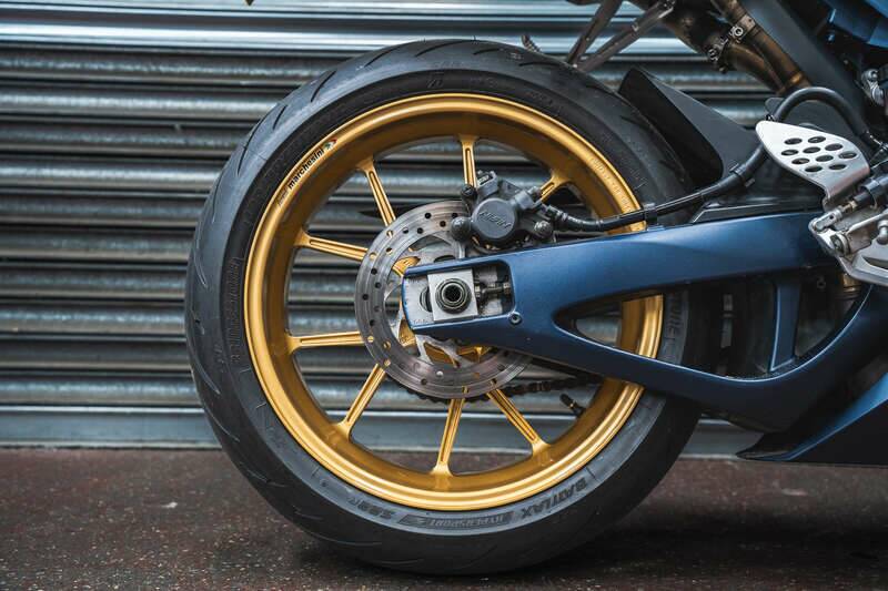 Image 15/46 de Yamaha YZF-R1 (2006)
