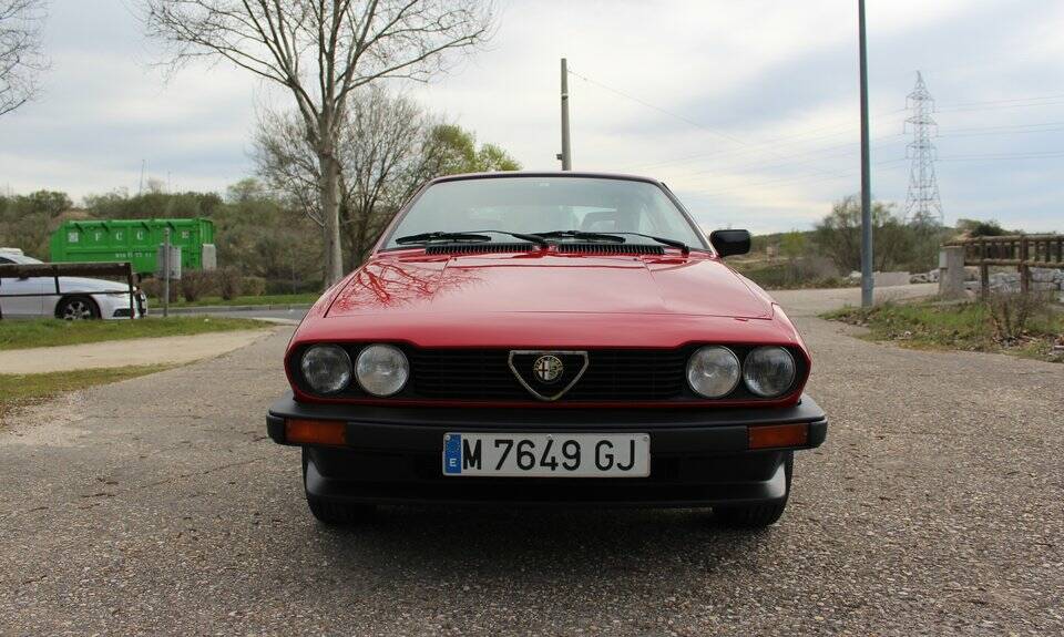 Image 4/8 of Alfa Romeo GTV 2.0 (1985)
