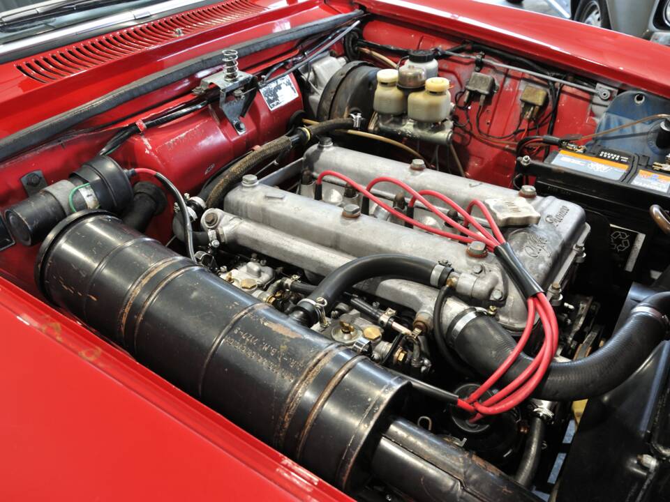Imagen 8/43 de Alfa Romeo Giulia GT 1300 Junior (1971)