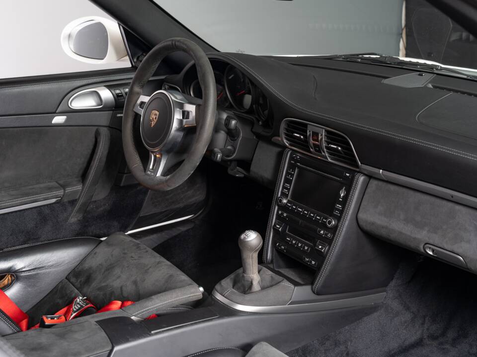 Imagen 27/46 de Porsche 911 Carrera GTS (2011)