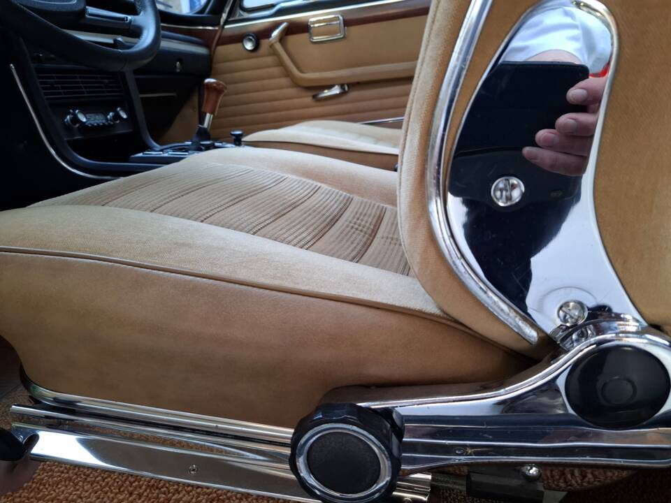 Image 16/43 of BMW 2,5 CS (1975)