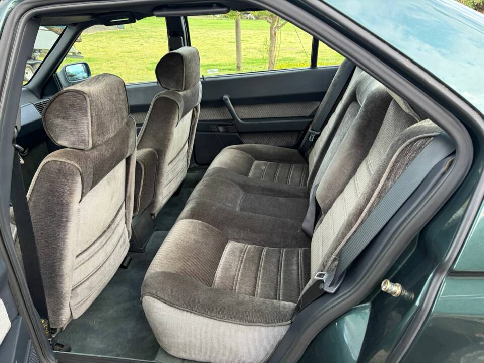 Image 22/30 of Alfa Romeo 164 2.0 (1992)