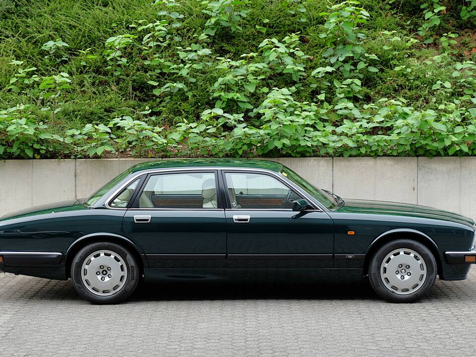 Image 12/77 de Jaguar XJ 40 (XJ-R) (1993)