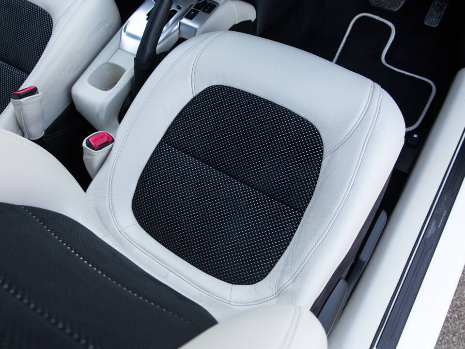 Bild 76/95 von Aston Martin Cygnet (2012)