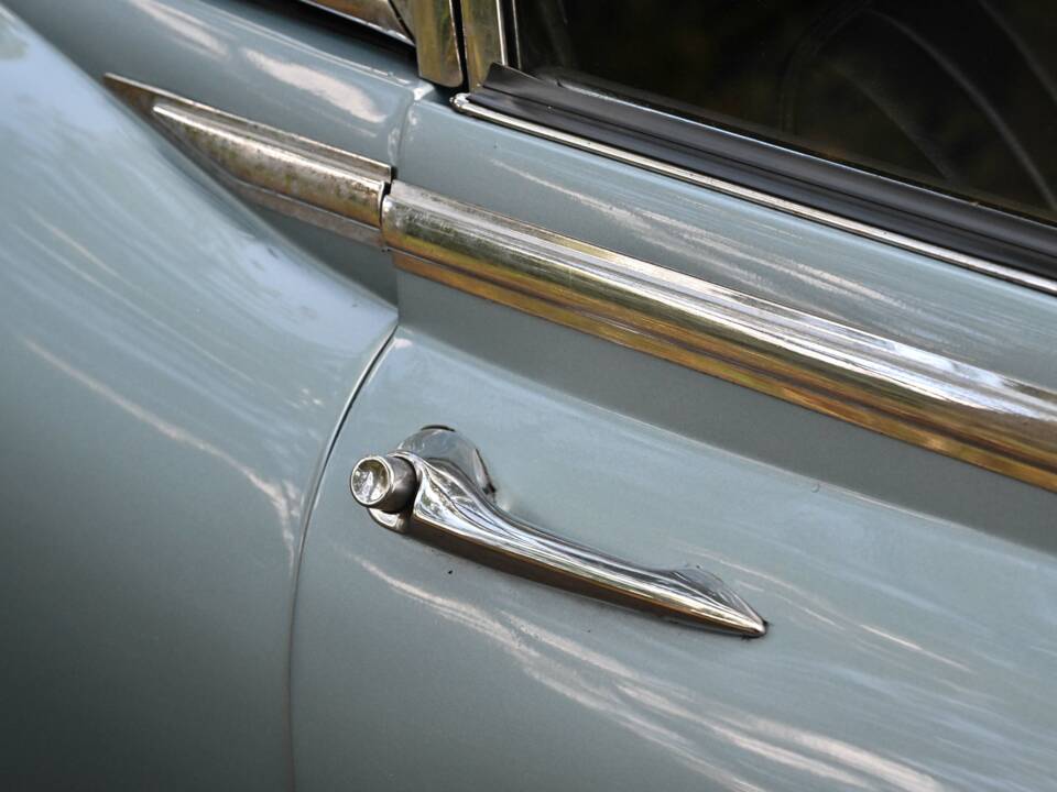 Image 22/50 of Jaguar E-Type (2+2) (1966)