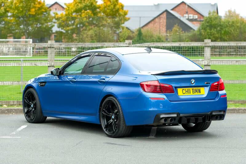Image 14/50 of BMW M5 (2014)