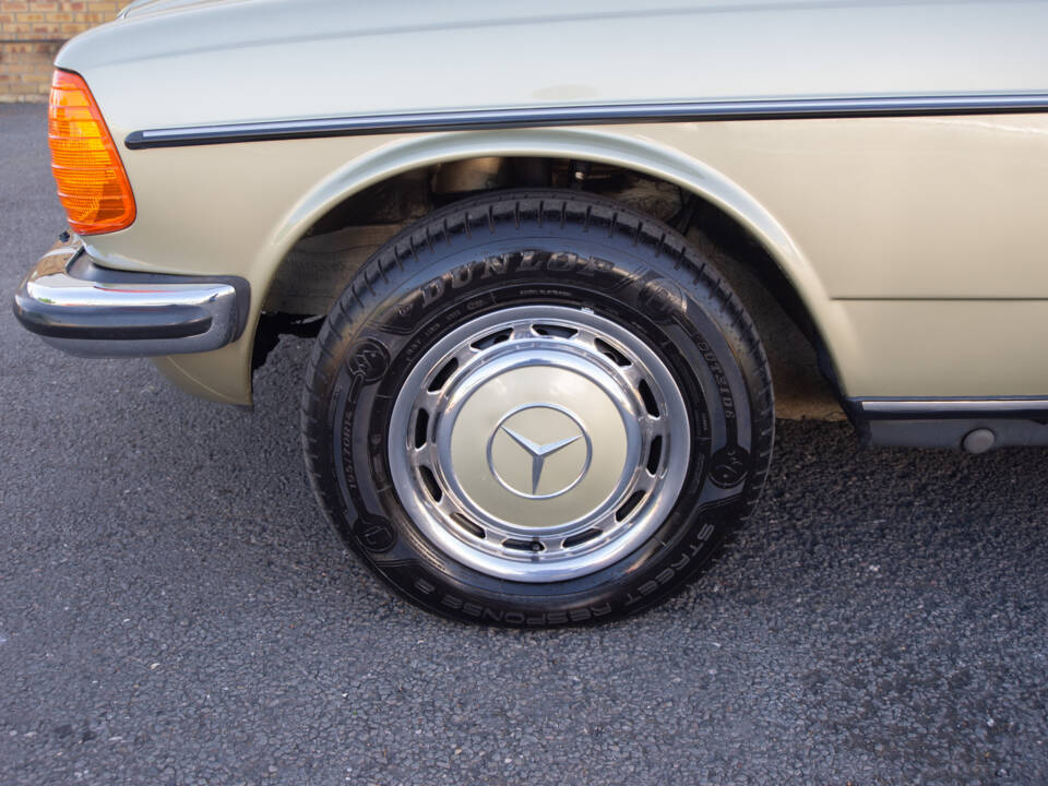 Immagine 24/29 di Mercedes-Benz 280 E (1983)