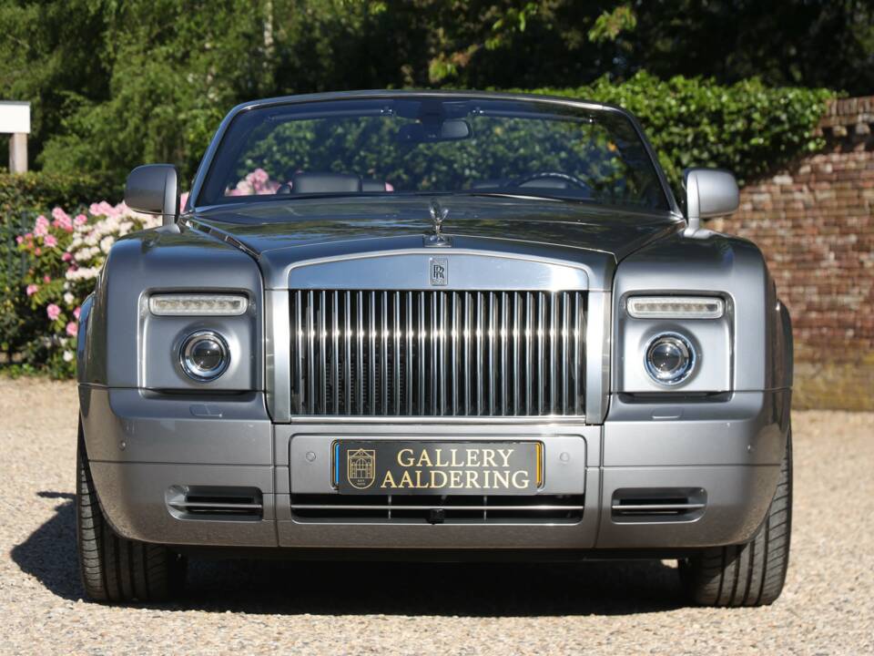 Image 5/50 of Rolls-Royce Phantom DHC (2009)