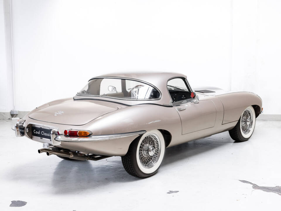 Image 9/37 de Jaguar E-Type (1968)