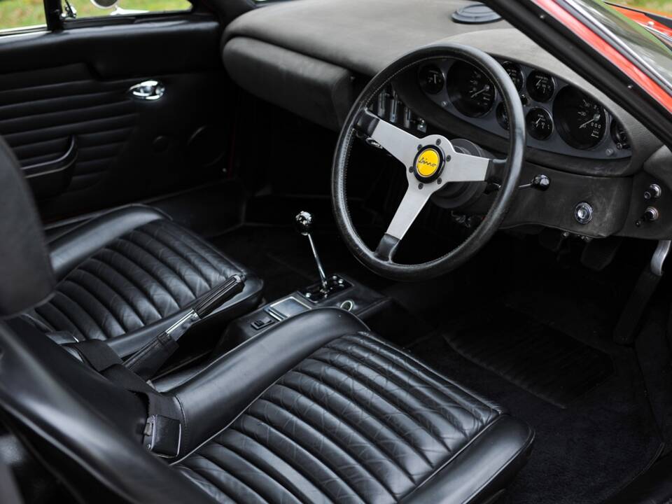 Image 4/27 de Ferrari Dino 246 GT (1972)