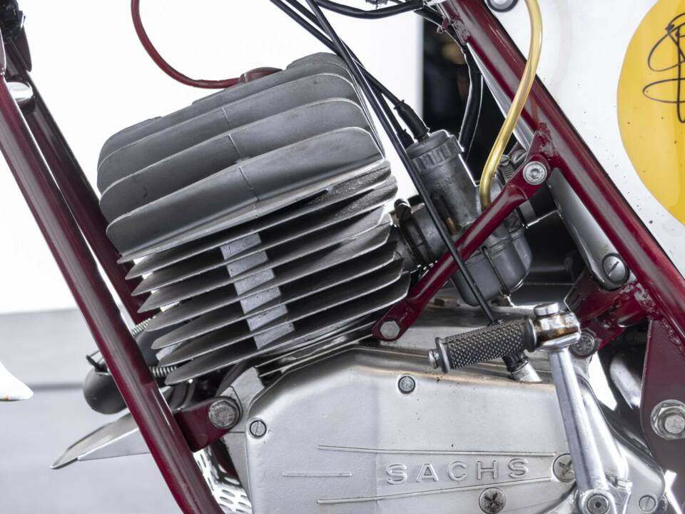 Image 35/50 of SWM DUMMY (1972)