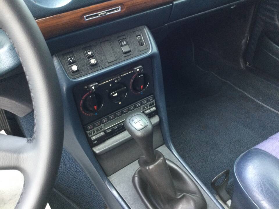 Immagine 22/39 di Mercedes-Benz 240 TD (1983)
