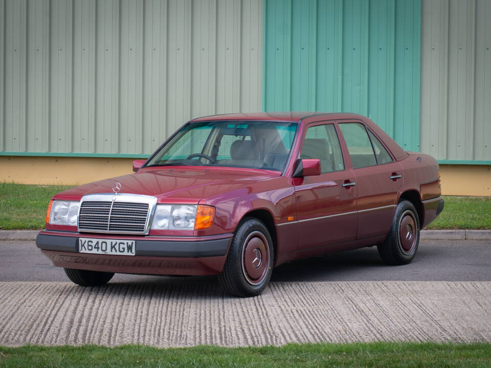 Bild 7/23 von Mercedes-Benz 200 E-16 (1993)