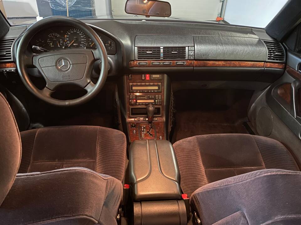 Image 13/49 of Mercedes-Benz S 500 L (1996)