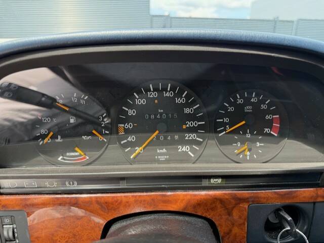 Afbeelding 13/27 van Mercedes-Benz 380 SEC (1984)