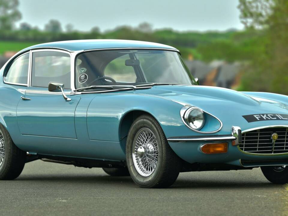 Image 6/50 de Jaguar E-Type V12 (2+2) (1972)