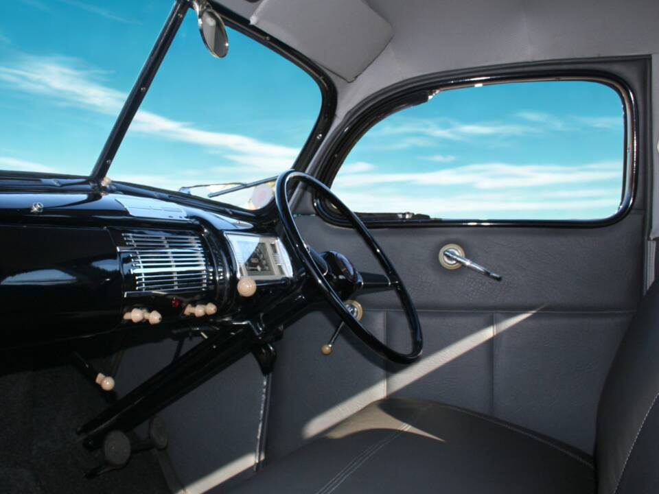 Image 5/28 of Ford Deluxe (1940)