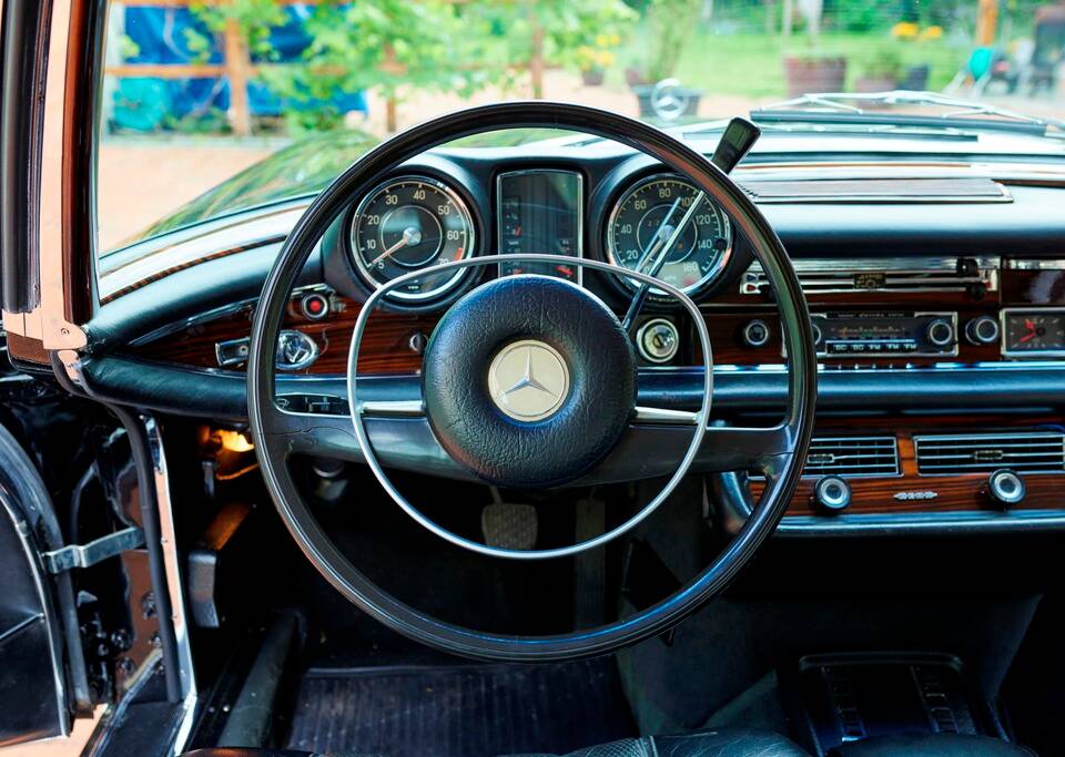 Image 172/188 of Mercedes-Benz 280 SE 3,5 (1971)