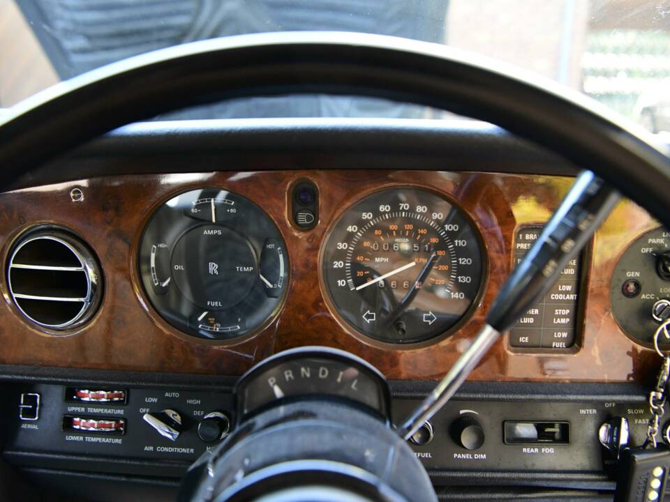 Image 37/50 of Rolls-Royce Silver Shadow II (1977)