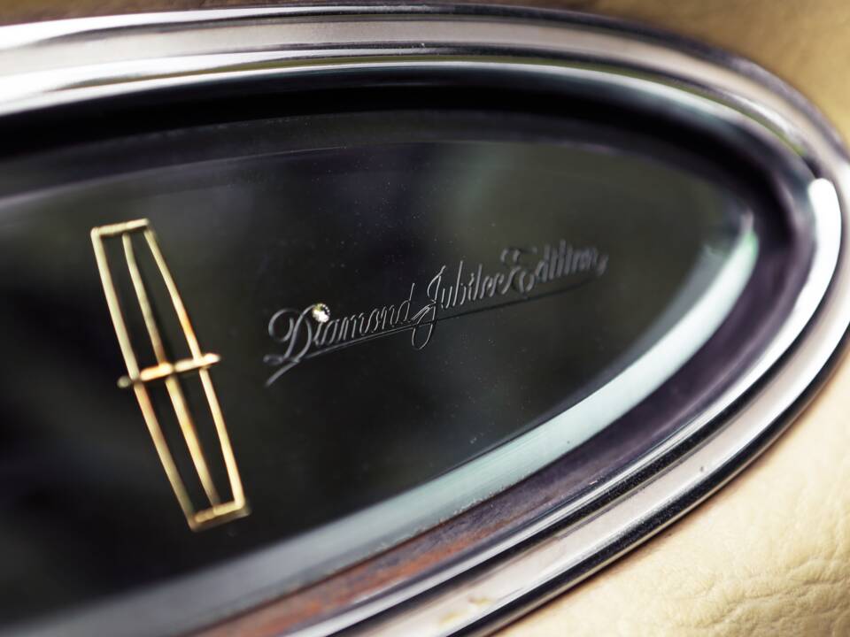 Bild 1/10 von Lincoln Continental Diamond Jubilee Gold Edition (1978)